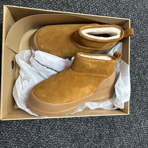 Moon Boots Luna Boots SZ 40 new with box 8.5 US SIZING